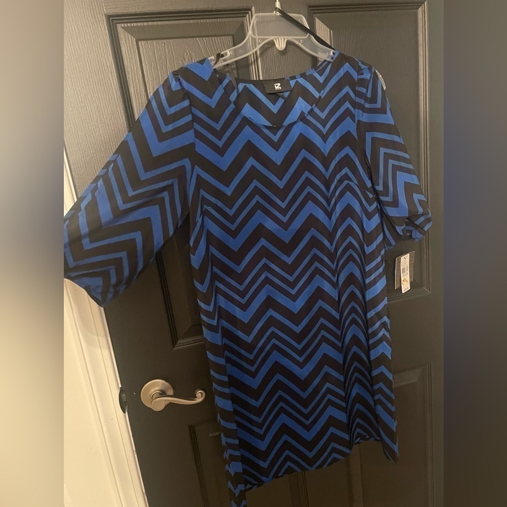NWT iZ Byer blue and black chevron‎ dress size medium